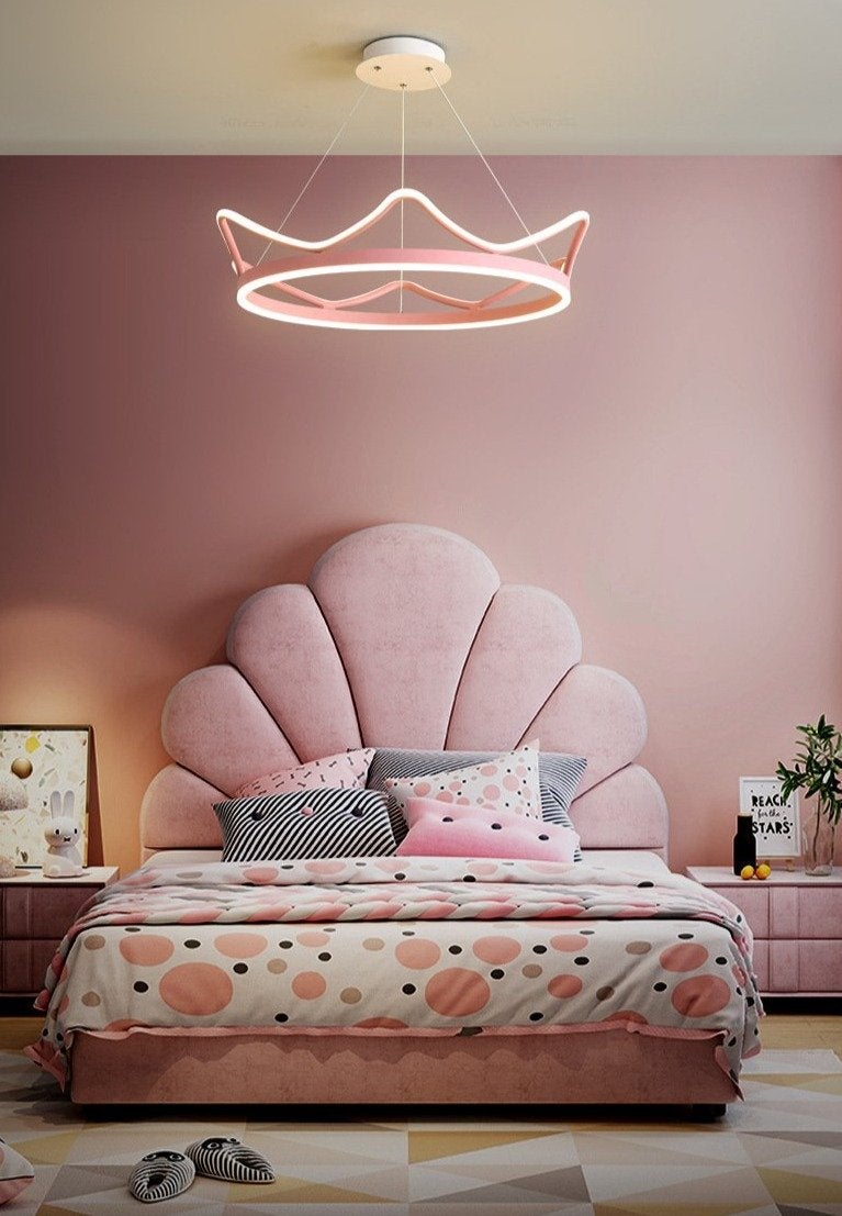 The Living Room Is Simple with Modern Crown Led Chandeliers