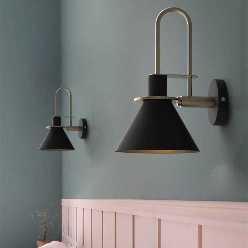 Post-modern Metal Wall Lamp Creative Restaurant Aisle Balcony Bedroom Bedside Personality Nordic Macaroon Horn Wall Lamp