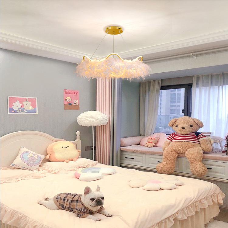 Warm Romantic Creative Crown Feather Lamp
