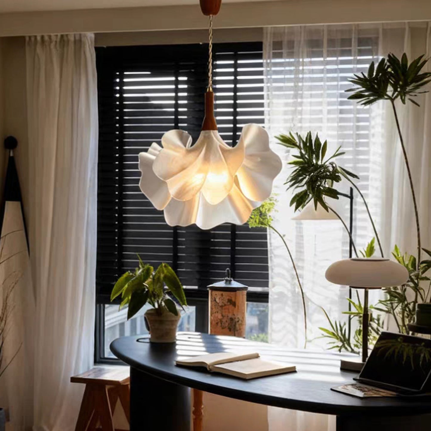Flower Shaped Pendant Light Modern Minimalist Chandelier for Dining Room Living Room Bedroom Cafe Decor