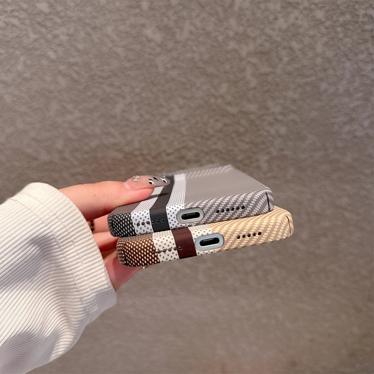 Large Kong Kevlar Carbon Fiber Stripe Texture Hard PC case for iPhone 17