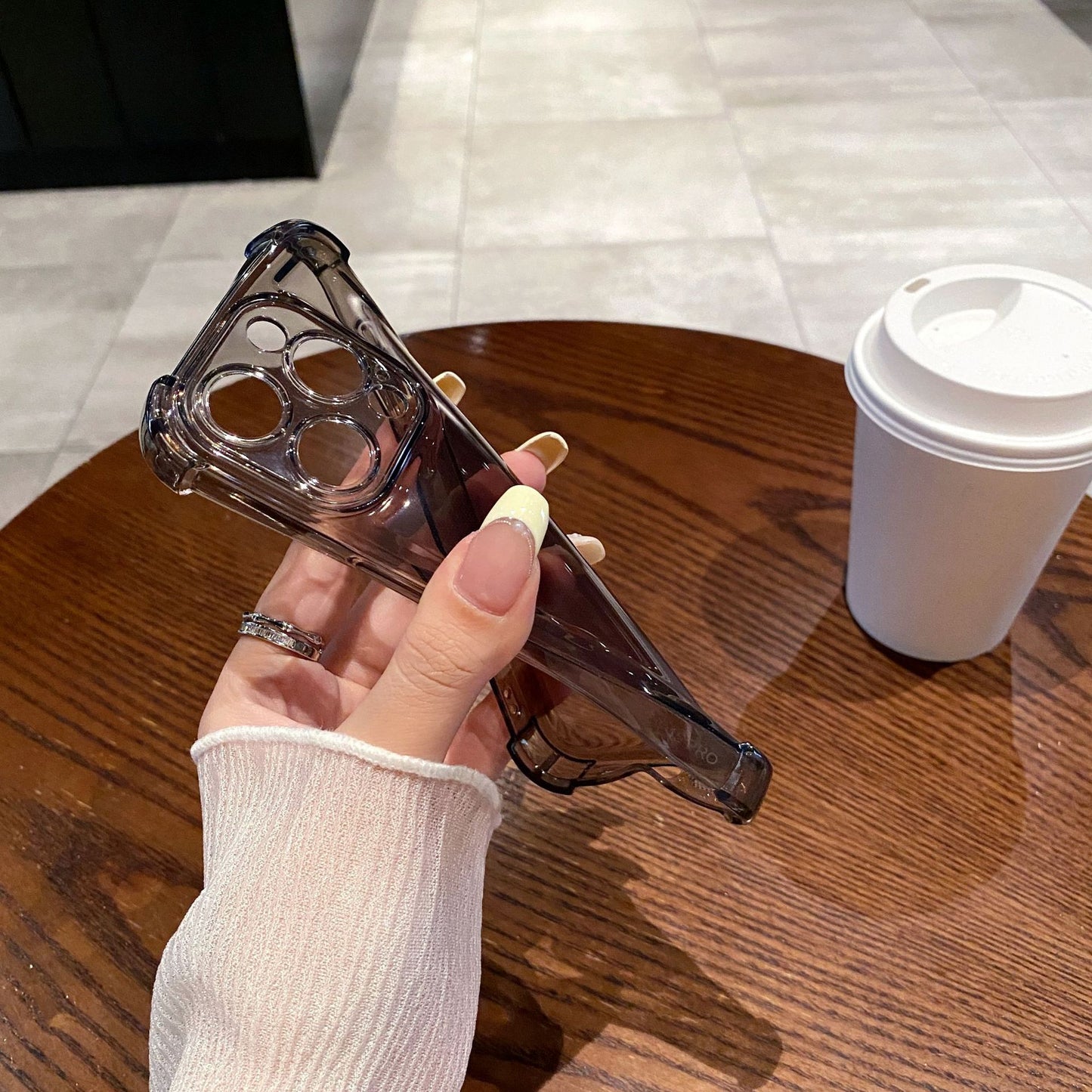 Luxury Acrylic Shockproof Transparent Phone Case For iPhone 17 Air 16 15 14 13 12 11 Pro Max Funda Bumper Hard Clear Back Cover